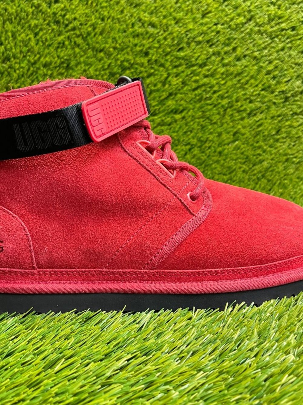 UGG Neumel Mens Size 9 Red Black Casual Classic Outdoor Suede Chukka Boots‎